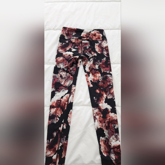 VICTORIA'S SECRET KNOCKOUT LEGGINGS SIZE S - Picture 3 of 11